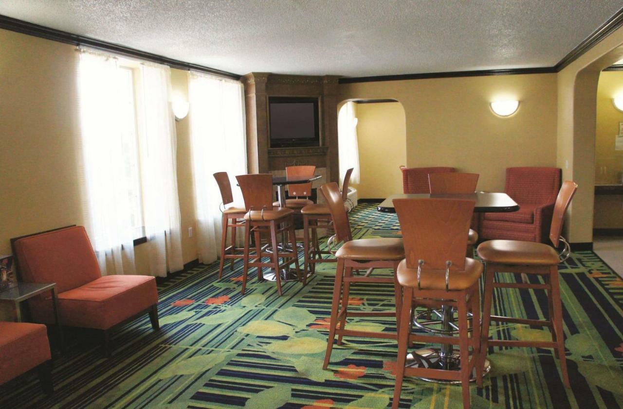 La Quinta Inn & Suites Tulsa Zewnętrze zdjęcie