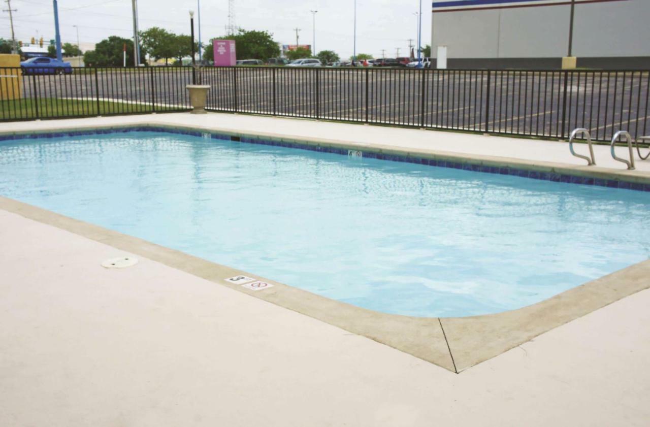 La Quinta Inn & Suites Tulsa Zewnętrze zdjęcie
