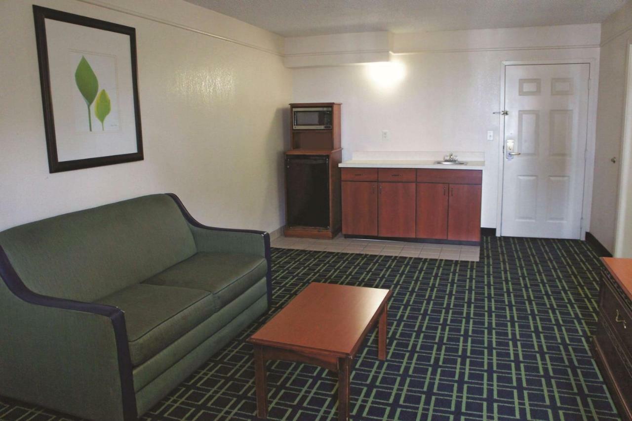 La Quinta Inn & Suites Tulsa Zewnętrze zdjęcie