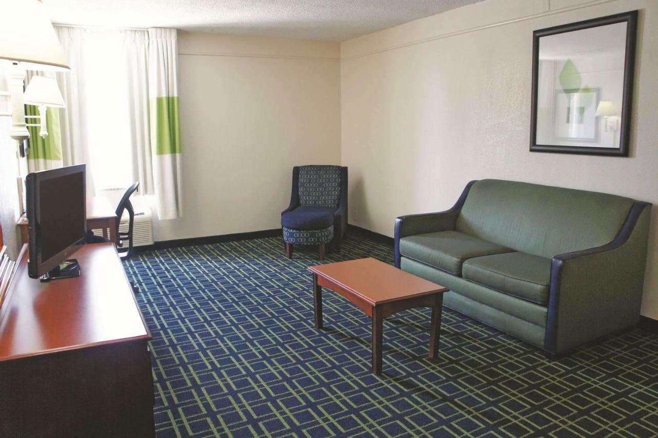 La Quinta Inn & Suites Tulsa Zewnętrze zdjęcie