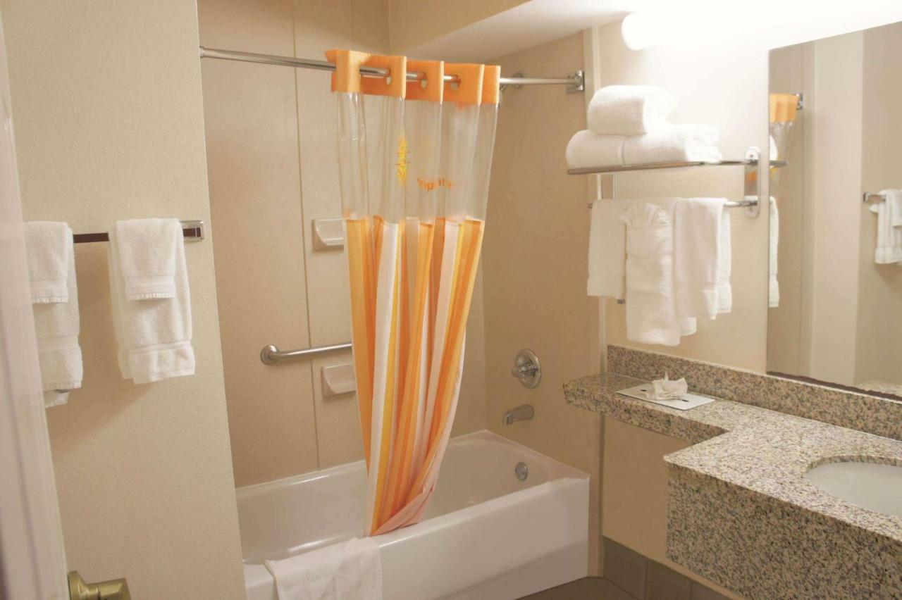 La Quinta Inn & Suites Tulsa Zewnętrze zdjęcie